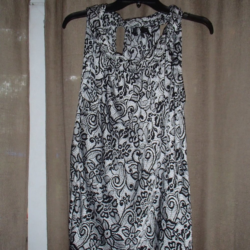 New Directions, white/black floral printed tank blouse